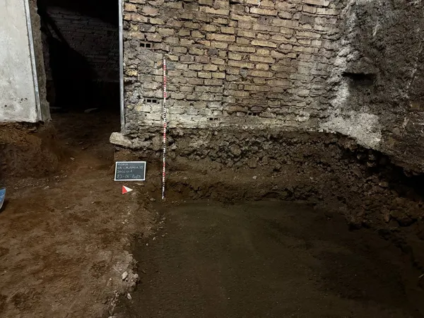 Assistenza archeologica per gli Interventi di scavo e indagini sismiche per la realizzazione del fondo fossa di un ascensore. — Studio Matrix Lab